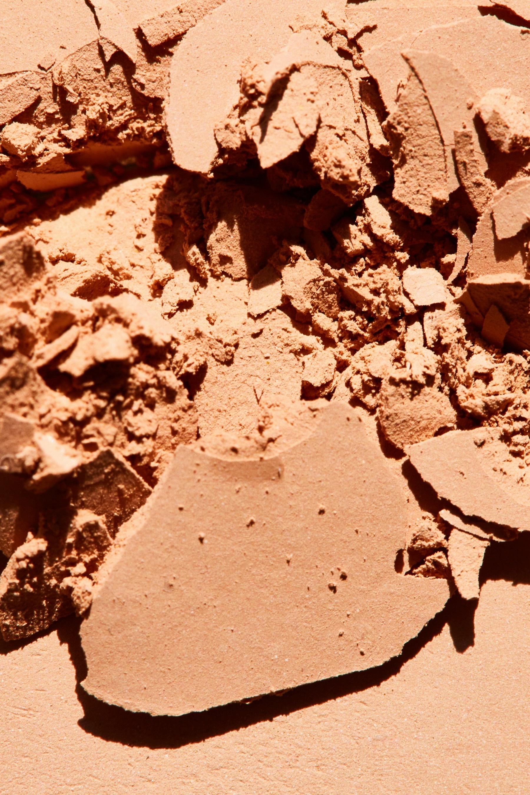 A crushed bronzer compact